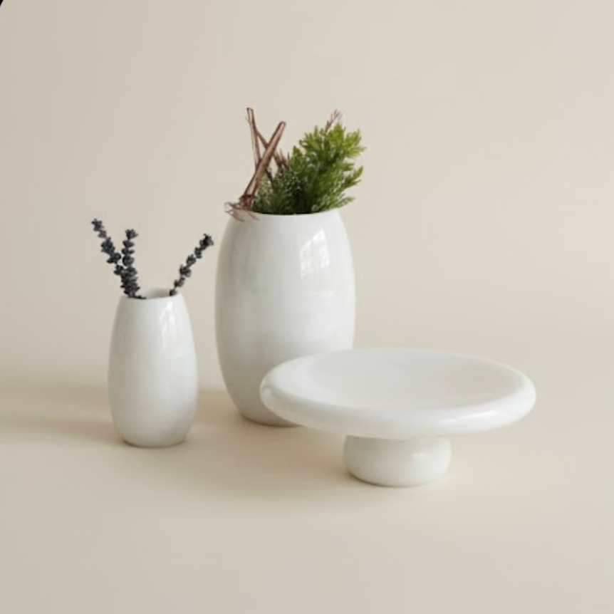White Marble Vase & Presentation Tray Set – 3 Pieces