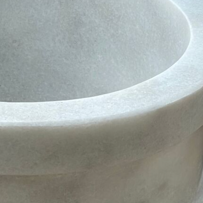 White Marble Natural Stone Corner Turkish Bath Basin – Space-Saving Hammam Design